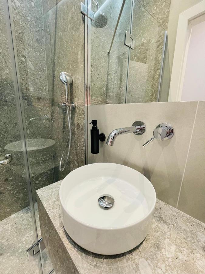 Apartment сучасні в центрі,паркінг *