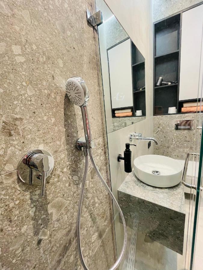 сучасні в центрі,паркінг Apartment