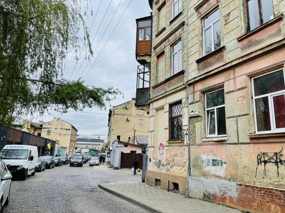 сучасні в центрі,паркінг